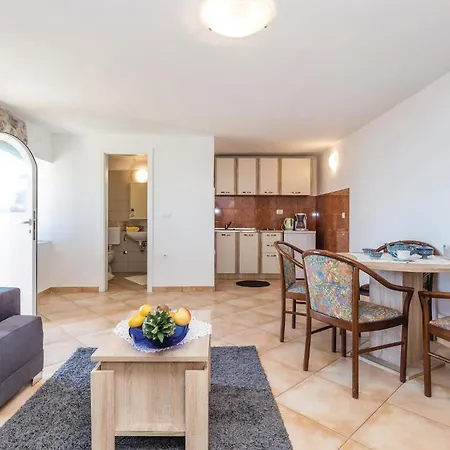 3 Bedroom Awesome In 度假居 Mošćenička Draga