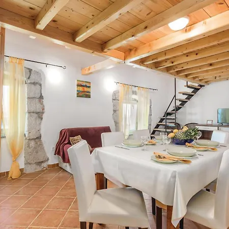 度假居 3 Bedroom Awesome In Mošćenička Draga