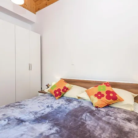 펜션 3 Bedroom Awesome In Mošćenička Draga